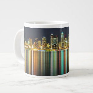 Tasse Géante Horizon de Seattle la nuit avec la réflexion