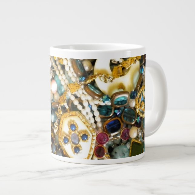 Tasse Géante Ivoire de N d'or ' (Devant droit)