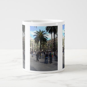 Tasse Géante Plaça Reial, Barcelone