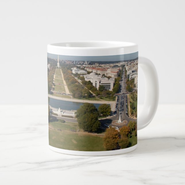 Tasse Géante Une vue de paysage de Washington DC (Devant droit)