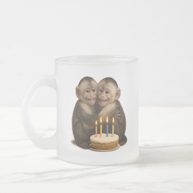 Tasse Givré 2 sweet Capuchin monkeys lovingly embrace each oth (Gauche)