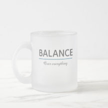 Équilibre avant tout – Typographie blanche minimal