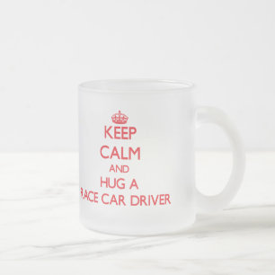 Tasse Givré Gardez le calme et étreignez un pilote de voiture