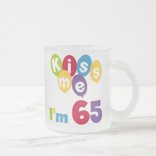 Tasse Givré Kiss Me I'm 65 Anniversaire T-shirts et cadeaux