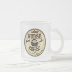 TASSE GIVRÉ L'INFIRMIÈRE INSTANTANÉE AJOUTENT JUSTE LE CAFÉ ET