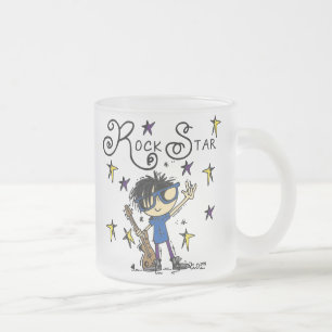 Tasse Givré Vedette du rock de garçon de cheveux noirs