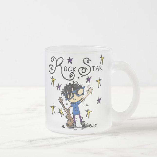 Tasse Givré Vedette du rock de garçon de cheveux noirs (Droit)
