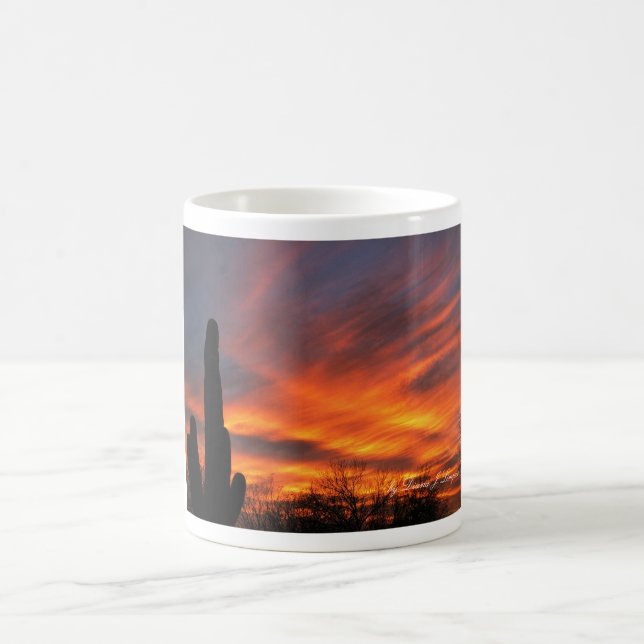 Tasse-Glühender Sonnenuntergang mit majestätischen Kaffeetasse (Mittel)