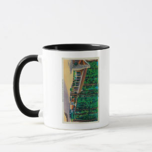Tasse Grande loge d'arbres dans le verger de Mariposa