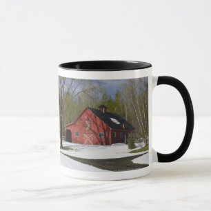 Tasse Grange rouge en hiver