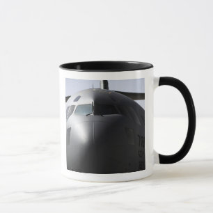 Tasse Gros plan de l'avant d'un C-17 Globemaster III