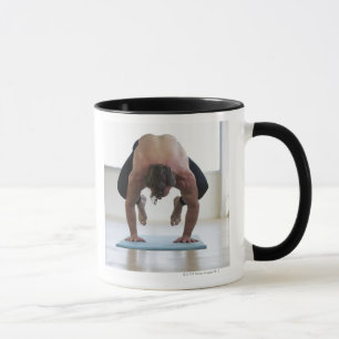 Tasse Homme faisant la séance d'entraînement sur le