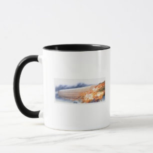 Tasse Illustration de zeppelin éclatant dans des flamme
