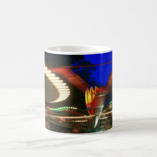 Tasse - inclinez un tour de mouvement giratoire