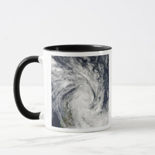 Tasse Jade tropical de tempête venant à terre au-dessu