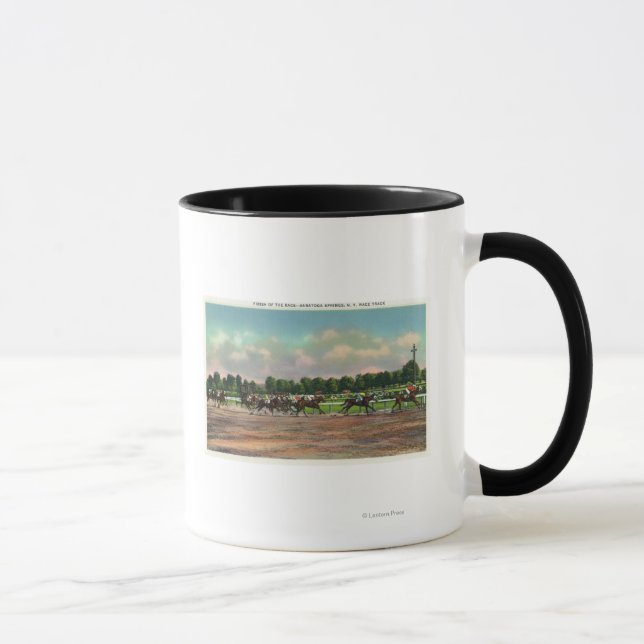 Tasse Jockeys Finissant la course de chevaux sur la pist (Droite)