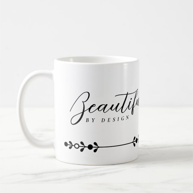 Tasse joliment conçue. (Gauche)