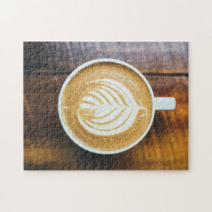 Tasse Kaffee Latte mit Leaf-Form Schaumstoff auf H
