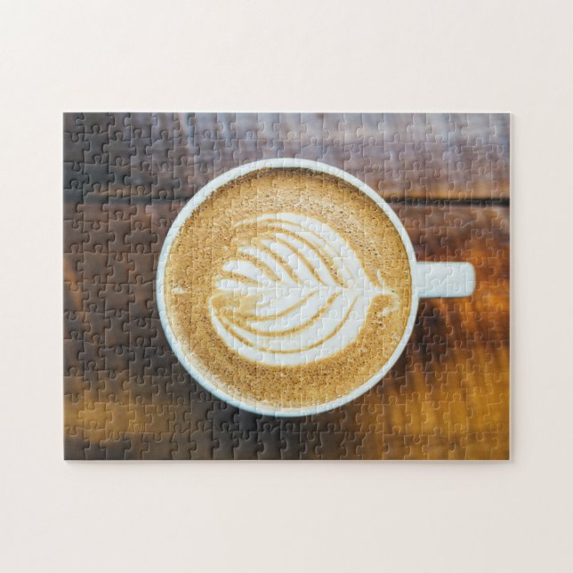 Tasse Kaffee Latte mit Leaf-Form Schaumstoff auf H (Horizontal)