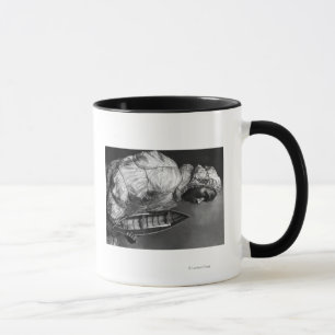 Tasse Kayaker utilisant la veste imperméable avec le