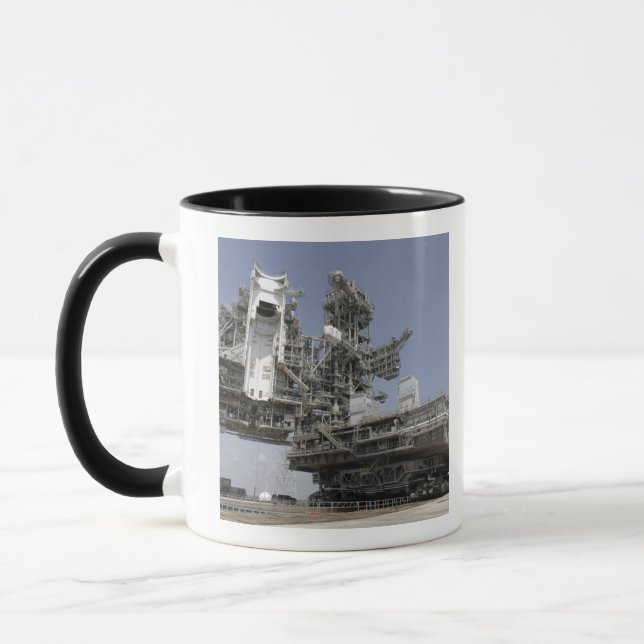 Tasse La plateforme de lancement mobile est en cours de  (Gauche)