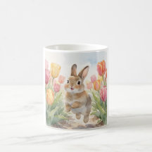 Tasse Lapin sautant dans un champ de tulipes