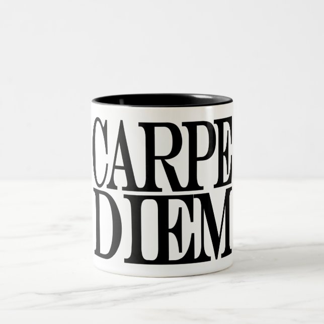Tasse latine de citation de Carpe Diem (Centre)