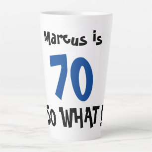 Tasse Latte 70 Et alors Drôle Typographie Positive 70e Anniver