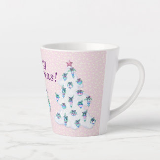 Tasse Latte Arbre de Noël blanc sur rose neige