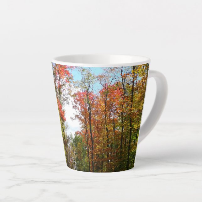 Tasse Latte Automnes Arbres et Ciel bleu Automne Photographie  (Angle droit)