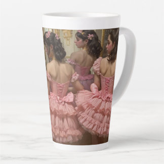 Tasse Latte Bailarinas en una gran sala de estilo rocóco