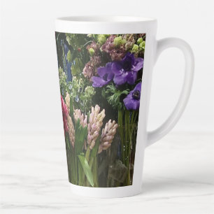 Tasse Latte Boue en latte avec de belles fleurs
