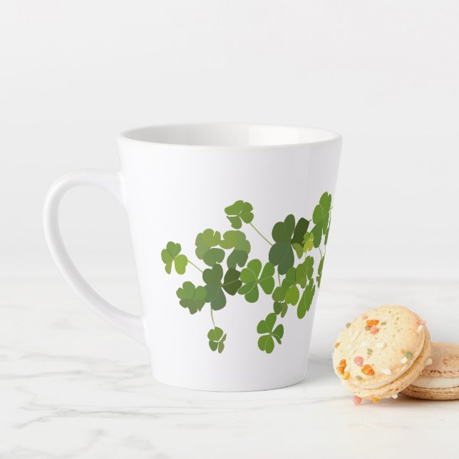Tasse Latte bouquet shamrock, jour de st patrick   (En situation)