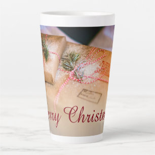 Tasse Latte Cadeaux de fête comme motif de Noël