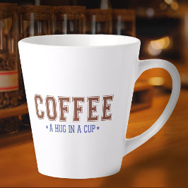 Tasse Latte Café : Un câlin dans une Varsité de coupe Letter M