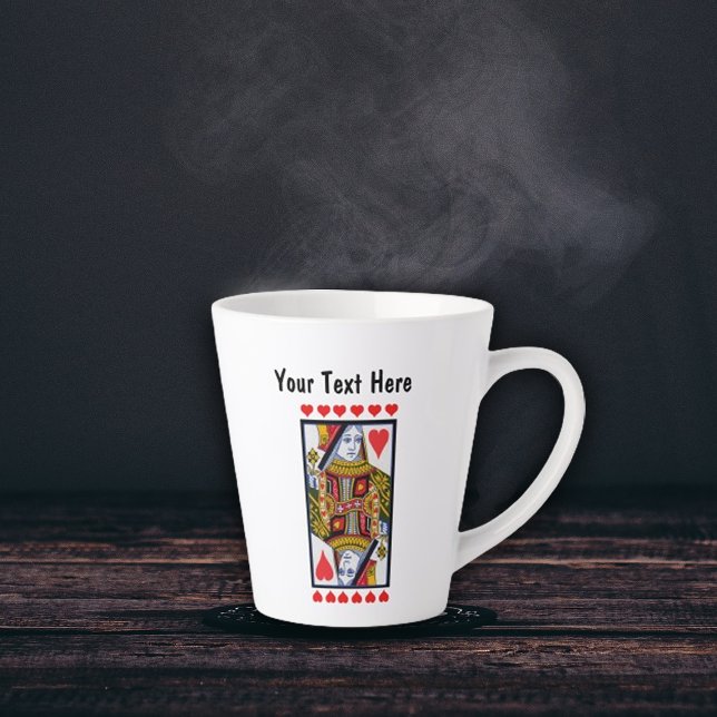 Tasse Latte Carte de jeu Queen Ornate Bright Red Hearts (Latte mug with heart queen playing cards with bright red hearts.)