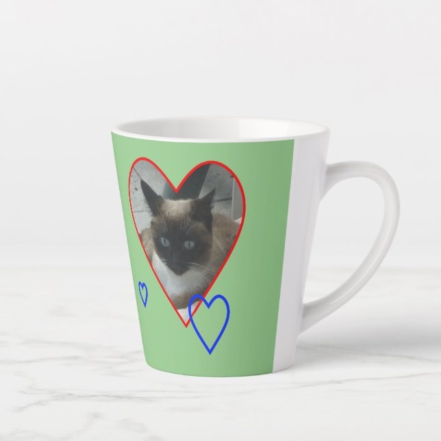 Tasse Latte Chat siamois en croûte cardiaque. Musique verte la (Droite)