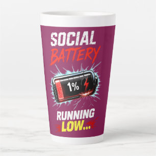 Tasse Latte Chemise drôle de batterie sociale faible pour intr