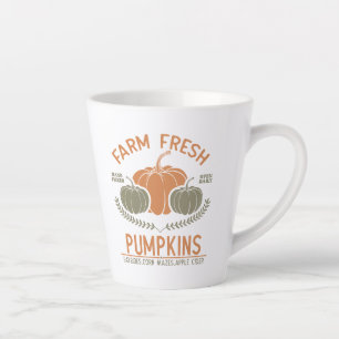 Tasse Latte Citrouilles frais de ferme   Main saisie