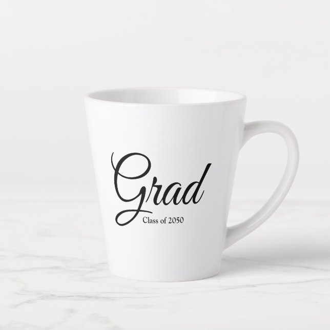 Tasse Latte Classe Grad de 2024 noir blanc script personnalisé (Droite)