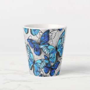 Tasse Latte Composition des papillons blancs et bleus