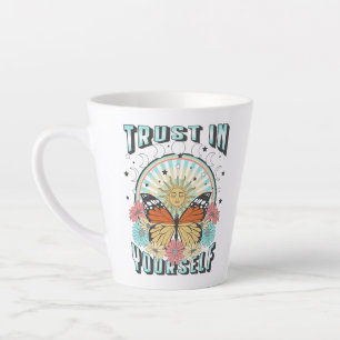 Tasse Latte Confiance en soi   Soleil céleste et papillon