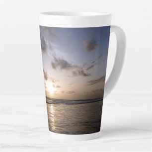 Tasse Latte Coucher de soleil sur la mer arabe
