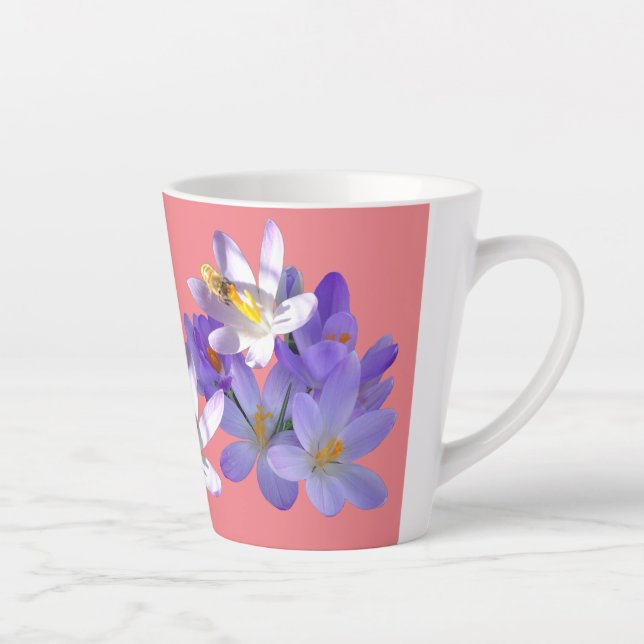 Tasse Latte Crocus mauves à la rougeur de latte rose d'abeille (Droite)