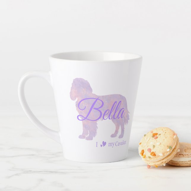 Tasse Latte Customizable Pastel Purple Cavalier King Charles   (En situation)