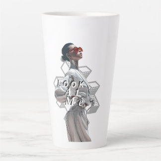 Tasse Latte Cyborg élégant en mode futuriste blanche