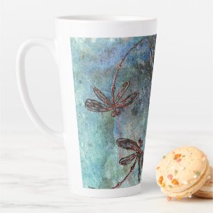 Tasse Latte Des libellules pointues en bronze sur un ciel magi