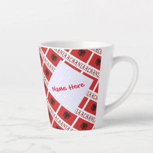 Tasse Latte Drapeau albanais en mosaïque rouge personnalisatio
