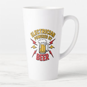 Tasse Latte Electricien propulsé par un cadeau amusant de bièr