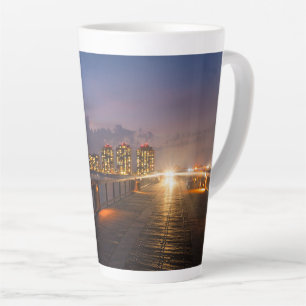 Tasse Latte En Voiture Sur La Plage De Navarre